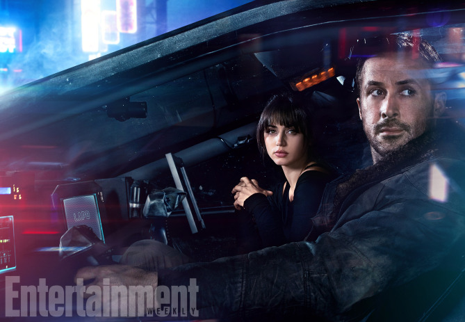 Blade Runner 2049 (2017) L-R: Ana de Armas and Ryan Gosling class="wp-image-77526"
