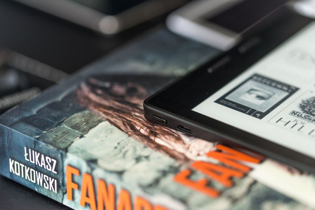 Kindle Oasis class="wp-image-82772" 