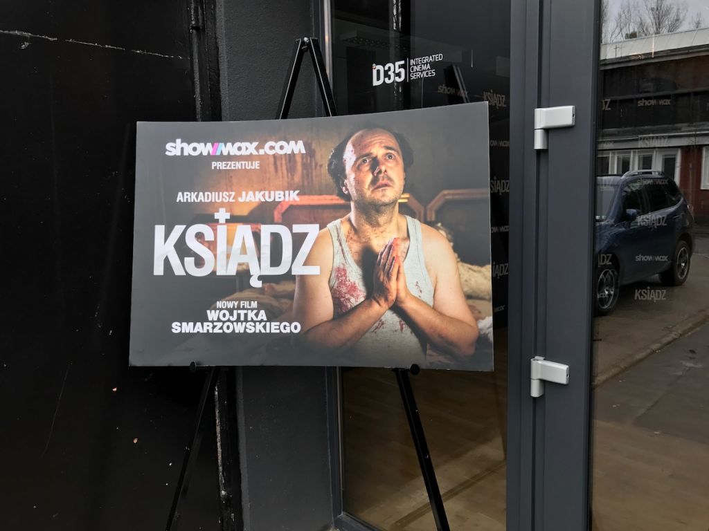 Etiudę Ksiądz można zobaczyć w serwisie Showmax class="wp-image-82011" 