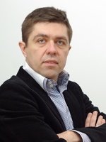 lek. med. Andrzej Wakarow