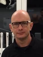 lek. dent. Bartłomiej Makowski