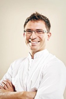 lek. dent. Mateusz Jendrulek