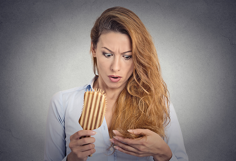 Wypadanie włosów i łysienie