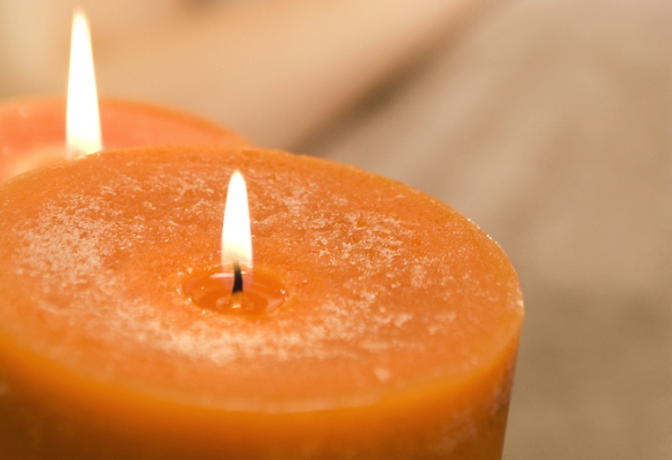 Uwaga na świece parafinowe