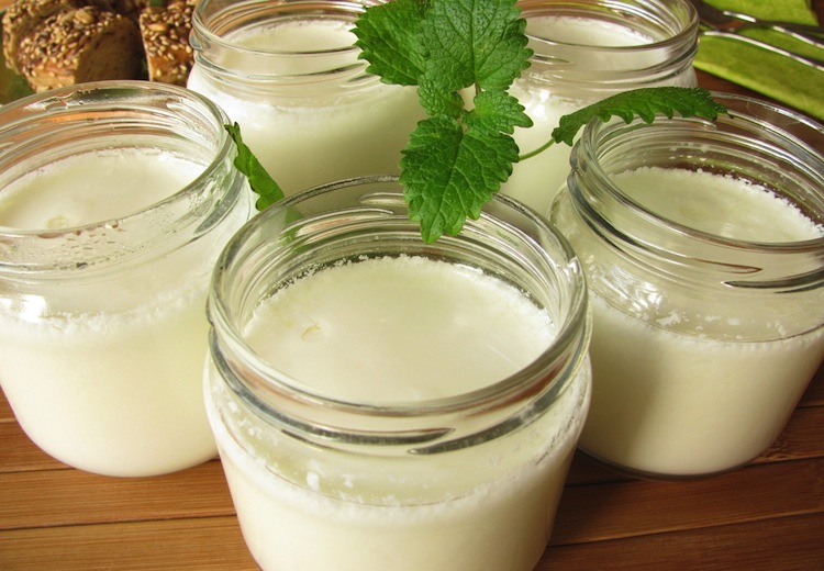 Kilka powodów, dla których warto sięgać po kefiry, maślanki i jogurty naturalne