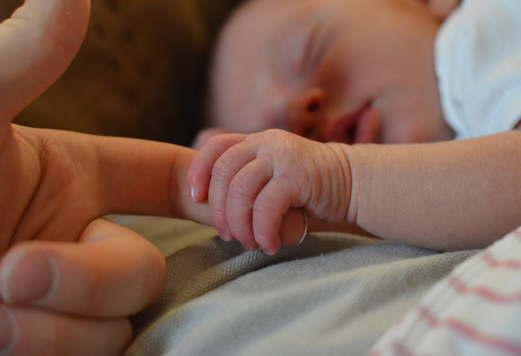 Co może szkodzić niemowlakowi? Nie kupuj tego do pokoju dziecięcego.