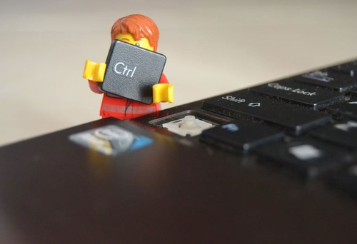 Dziecko przed komputerem