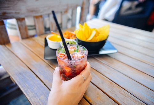 Popijanie do posiłku