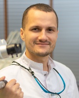 lek. dent. Artur  Gołębiowski