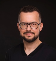 lek. dent. Mateusz Nowicki