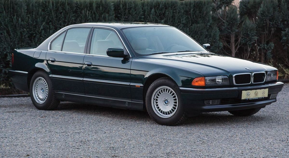 „Fabrycznie nowe” BMW E38 nadaje się tylko do muzeum