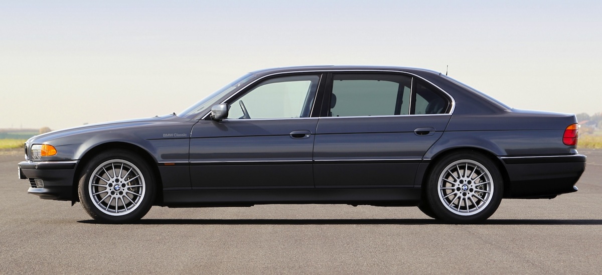"Fabrycznie nowe" BMW E38 nadal na sprzedaż. Z dwukrotnie wyższą ceną