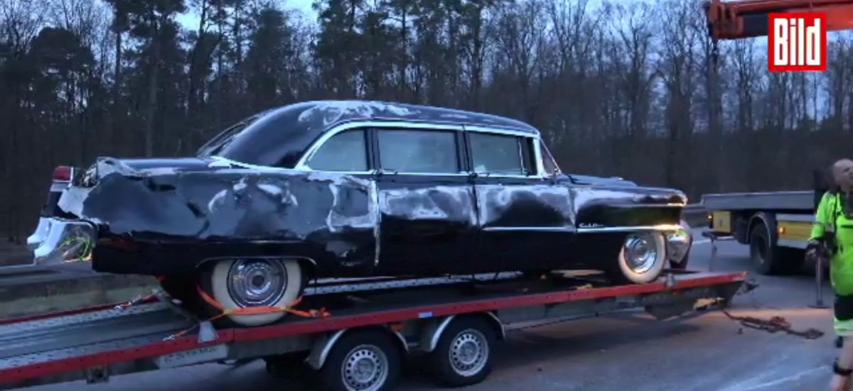 Co za szkoda. Rozbity Cadillac Eisenhowera na niemieckiej autostradzie