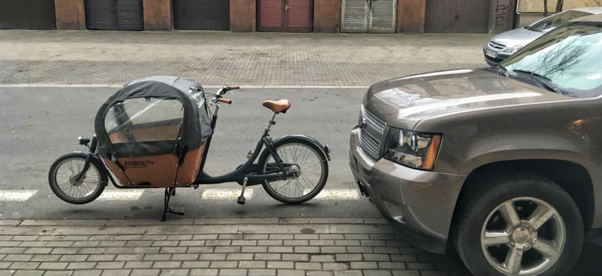 Rower cargo na miejscu parkingowym &#8211; czy to legalne?