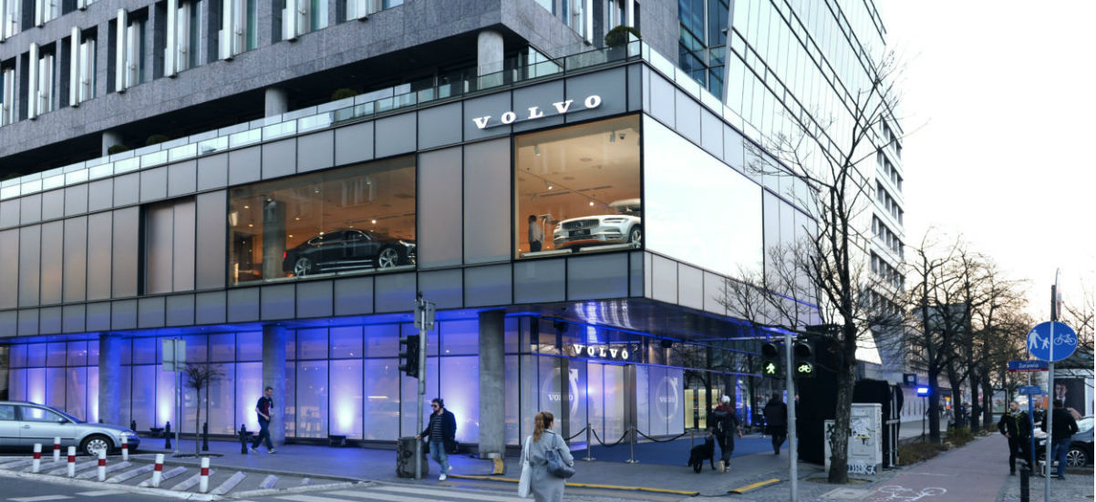 Przyjdź na kawę, kup nowe Volvo: salon w centrum Warszawy już otwarty