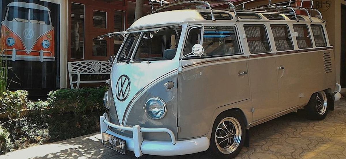 Nie poznasz, że to podróbki: repliki VW T1 Samba od Yumos Garage