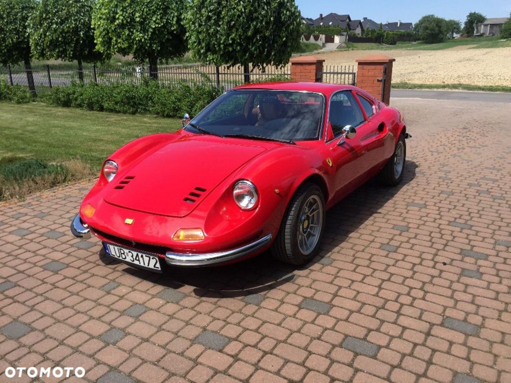 Replika Ferrari na sprzedaż za cenę używanego Maserati lub