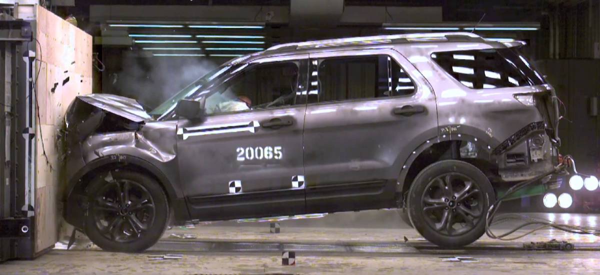 Duży SUV nie zawsze jest bezpieczny: Ford Explorer i Jeep Grand Cherokee słabo w crash-testach