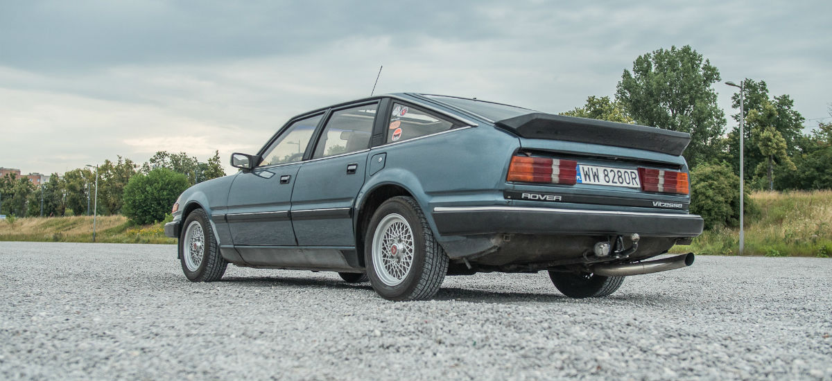 Rover SD1 Vitesse z bliska robi wrażenie. To lata 80. w najlepszym wydaniu