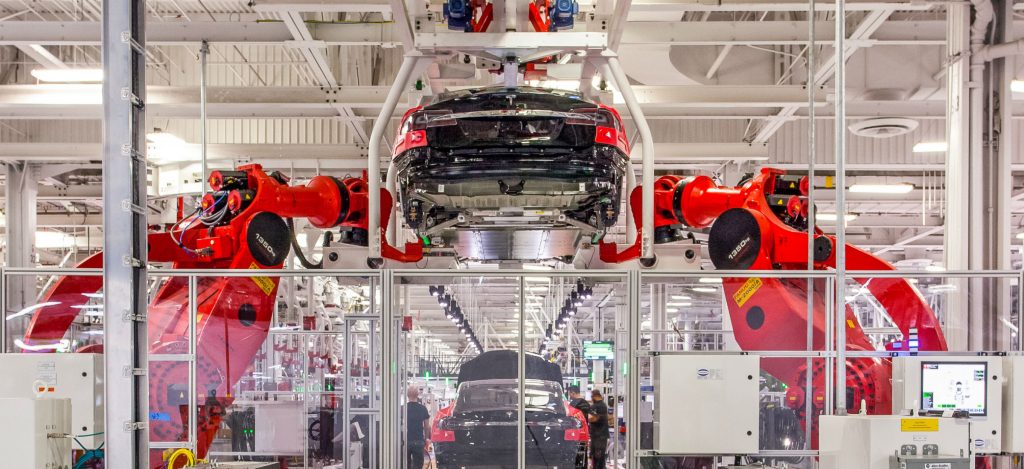 Tesla Model 3 wraca na poprawki