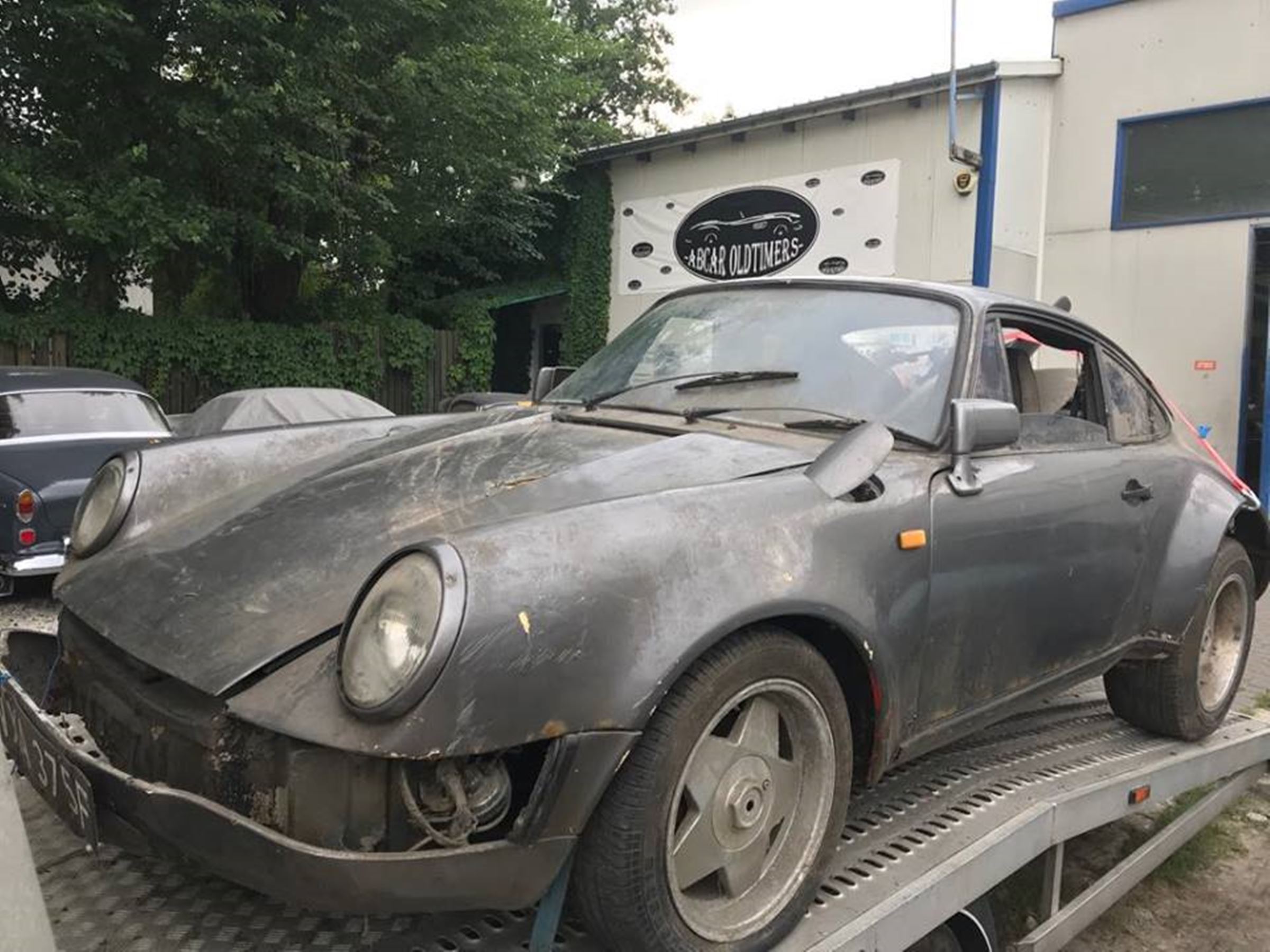 Patryk Mikiciuk chce odrestaurować Porsche 911 z częściami