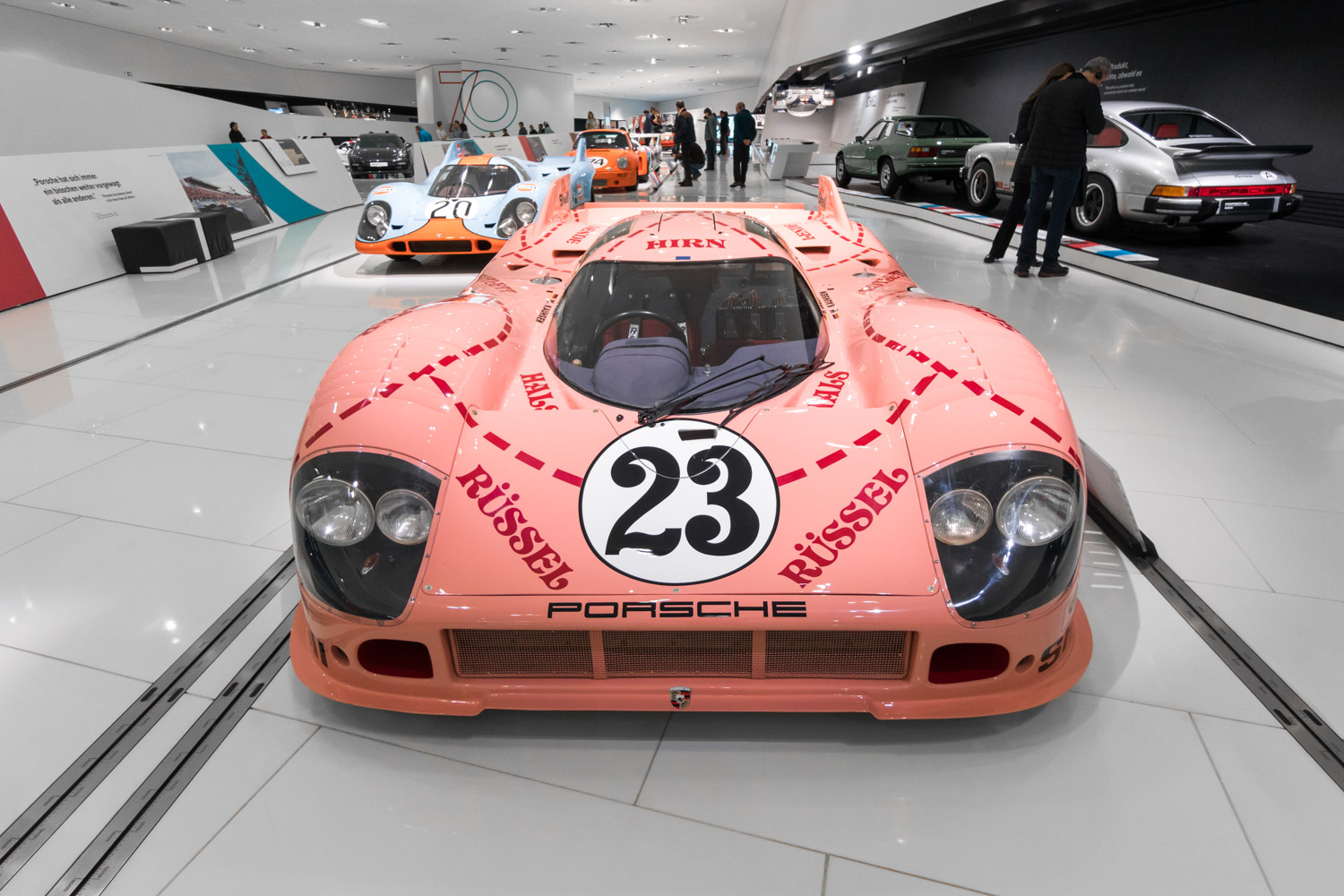 W odwiedzinach w muzeum Porsche najciekawsze auta z 70