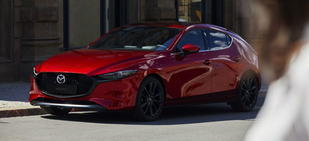 Mazda stawia na silniki spalinowe