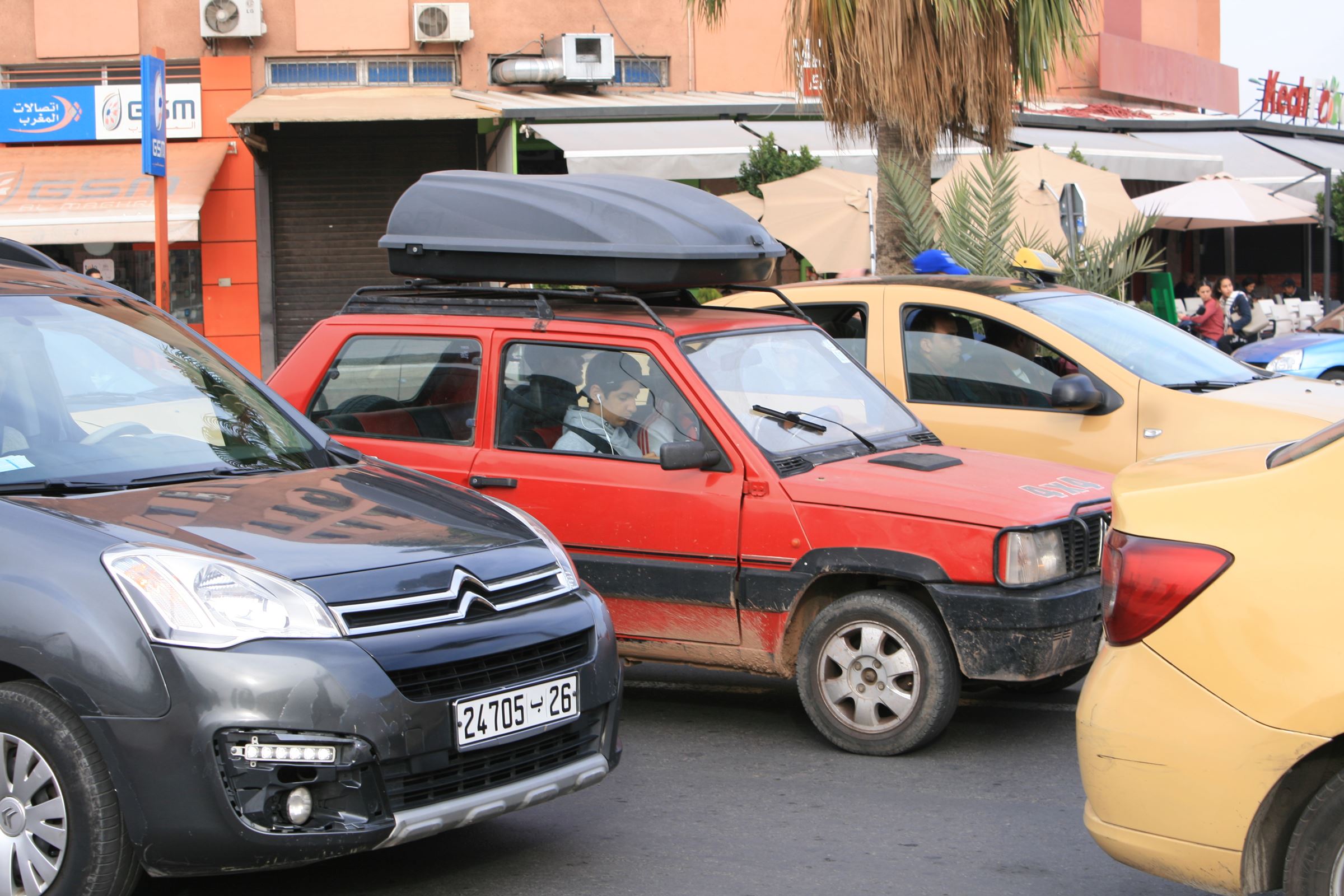 Miks tak wygląda motoryzacja w Maroko. Od „Beczki” po