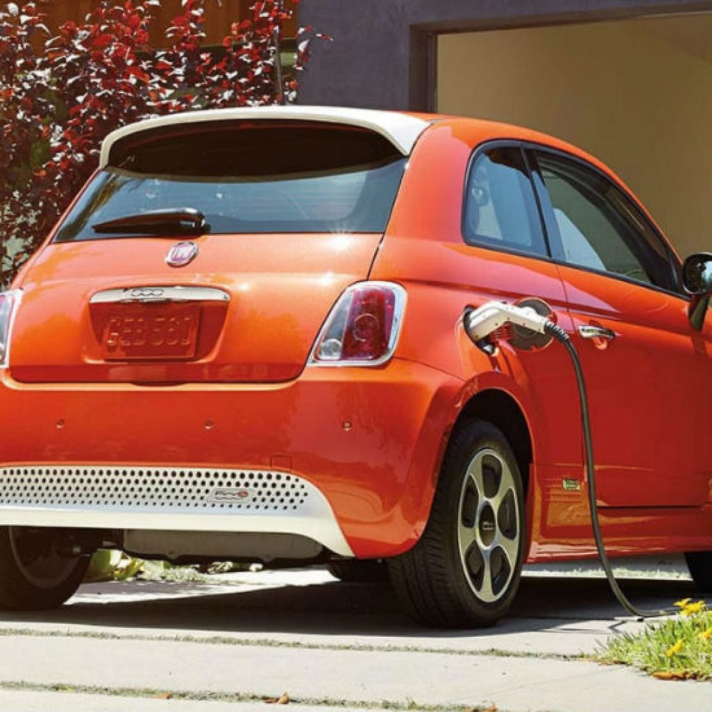 Elektryczny Fiat 500 ma szansę trafić do Europy. Najwyższy