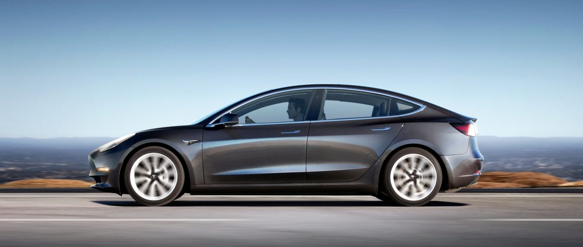 Tesla Model 3 króluje w Europie w lutym. To