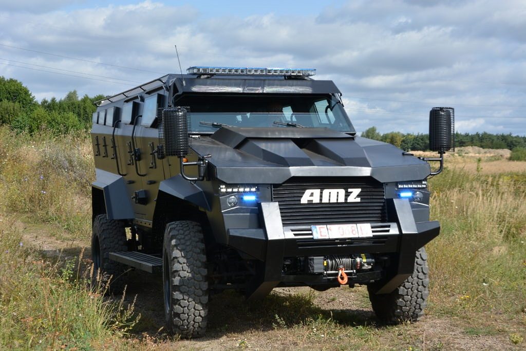 Oto nowy samochód dla polskiej policji opancerzony AMZ