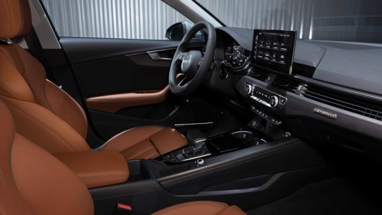 Audi A4 po liftingu nowe reflektory, nowy system MMI