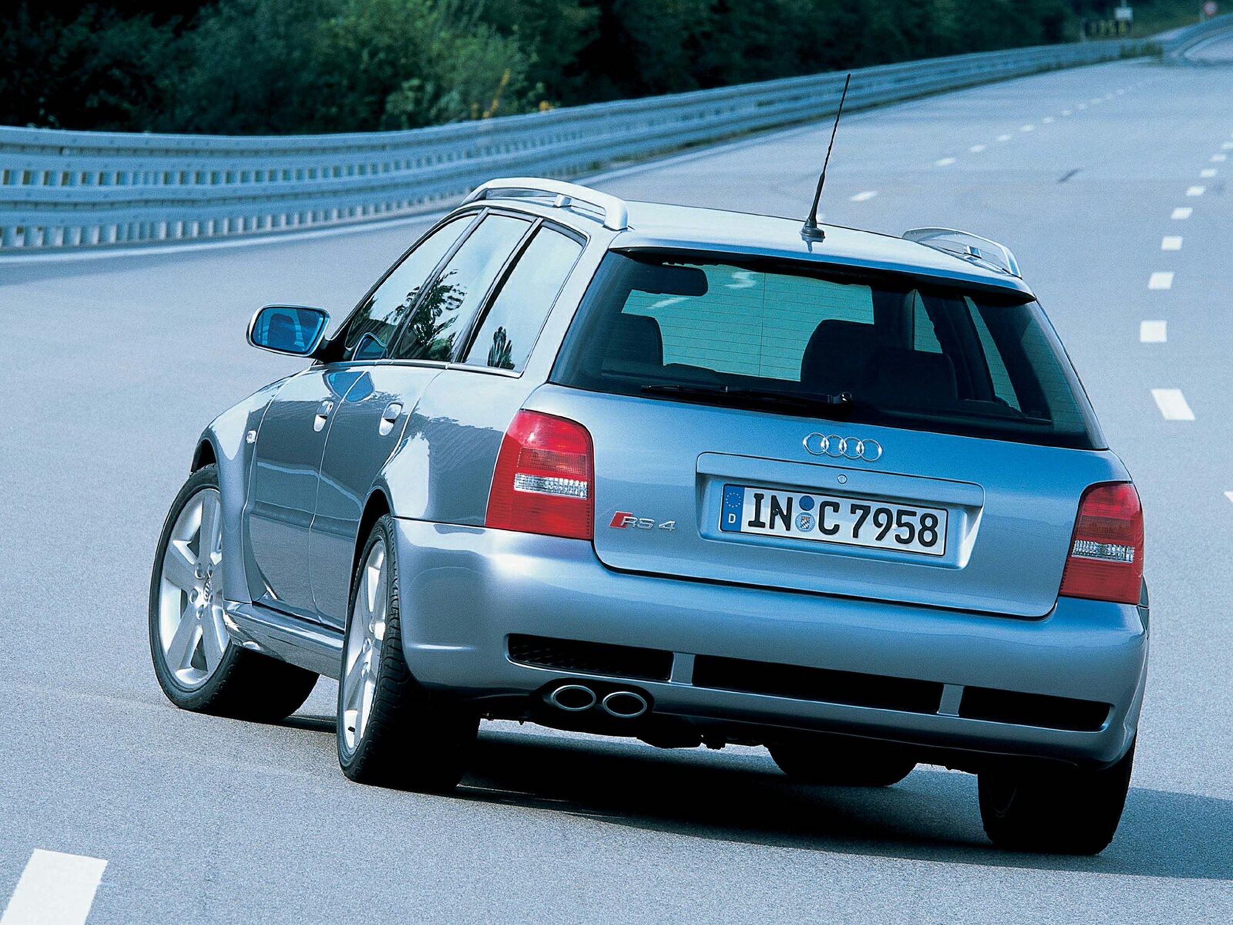 Audi RS4 B5 