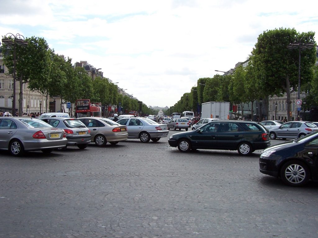 Paryż parkingi