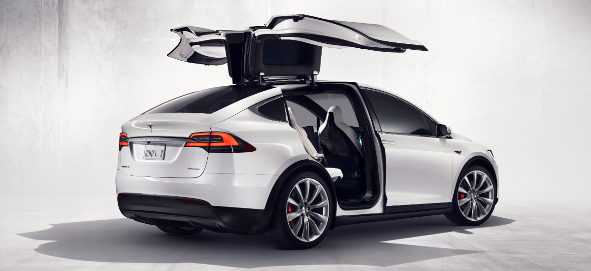 tesla model x przecieka