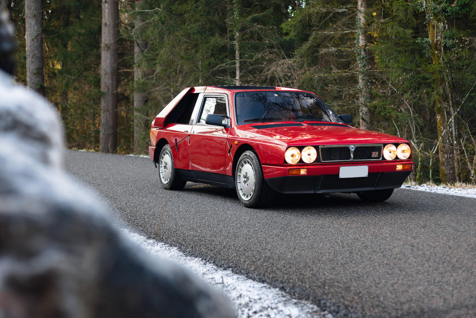 Na sprzedaż trafia Lancia Delta S4 Stradale. Cena? Nawet 2