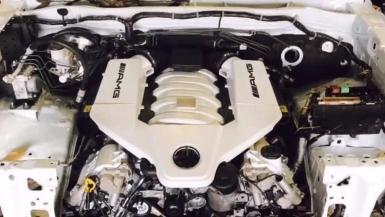 6,2litrowe V8 od AMG to idealny silnik do Toyoty Hilux
