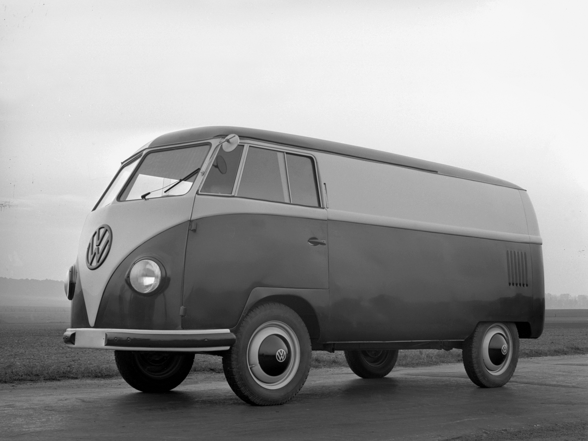 VW Transporter ma 70 lat. Po drodze było 6 generacji i 1