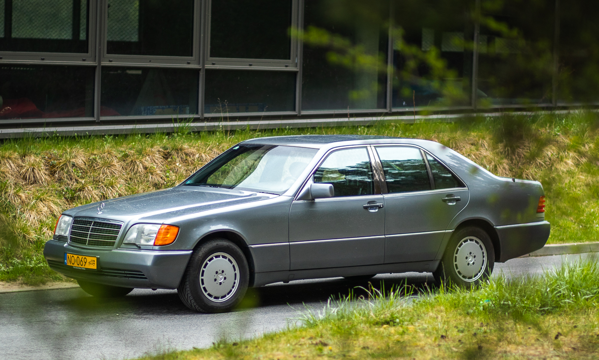 Jak to jeździ Mercedes W140 500 SE z 1991 r. Opinie
