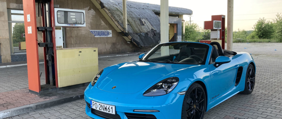 360 km przez wioski w Porsche Boxster. Jak toczy się życie
