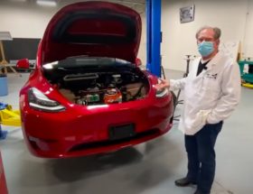 Volvo kupiło Teslę. Teraz rozkręci ją na czynniki pierwsze