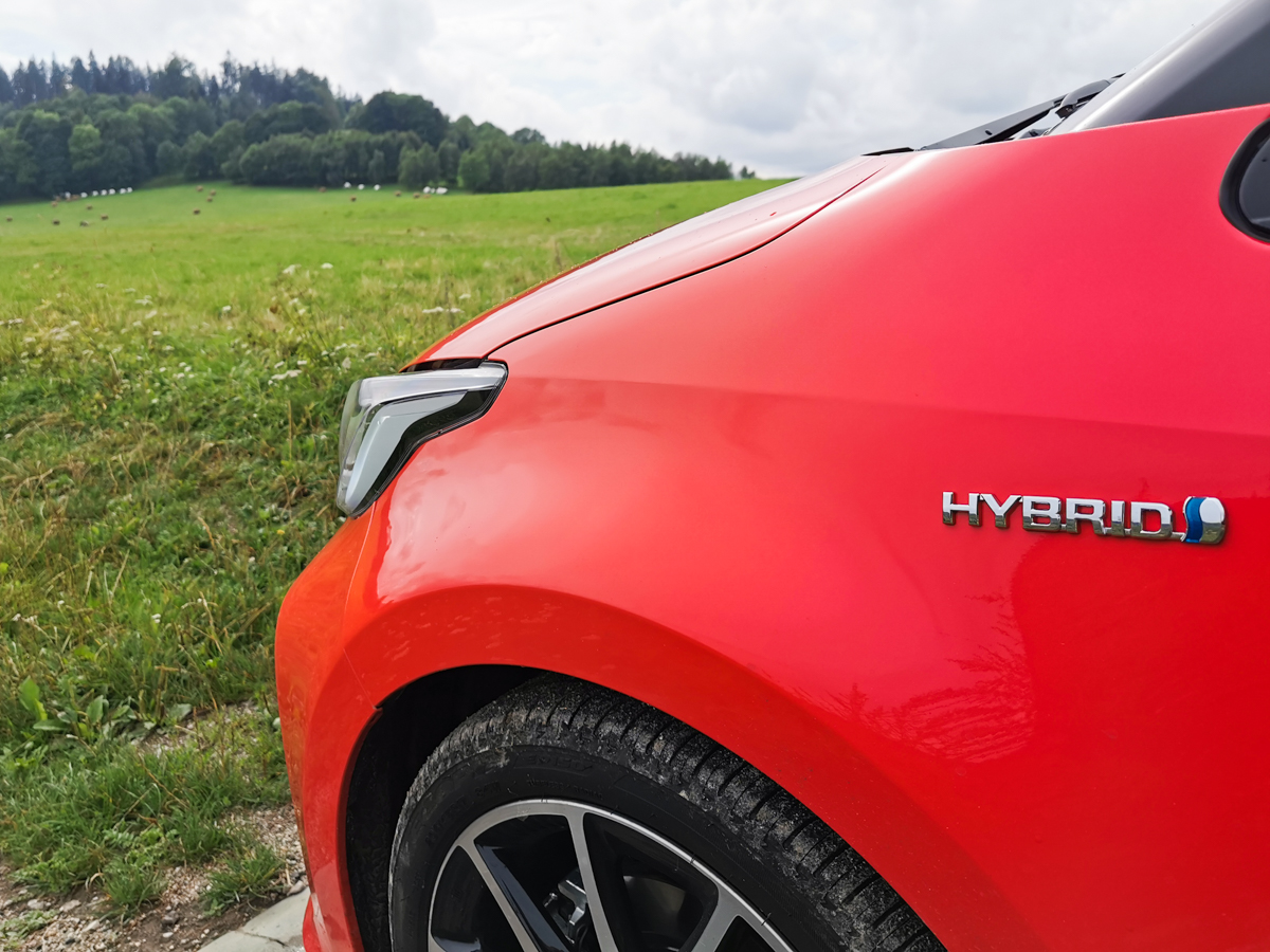 nowa Toyota Yaris Hybrid