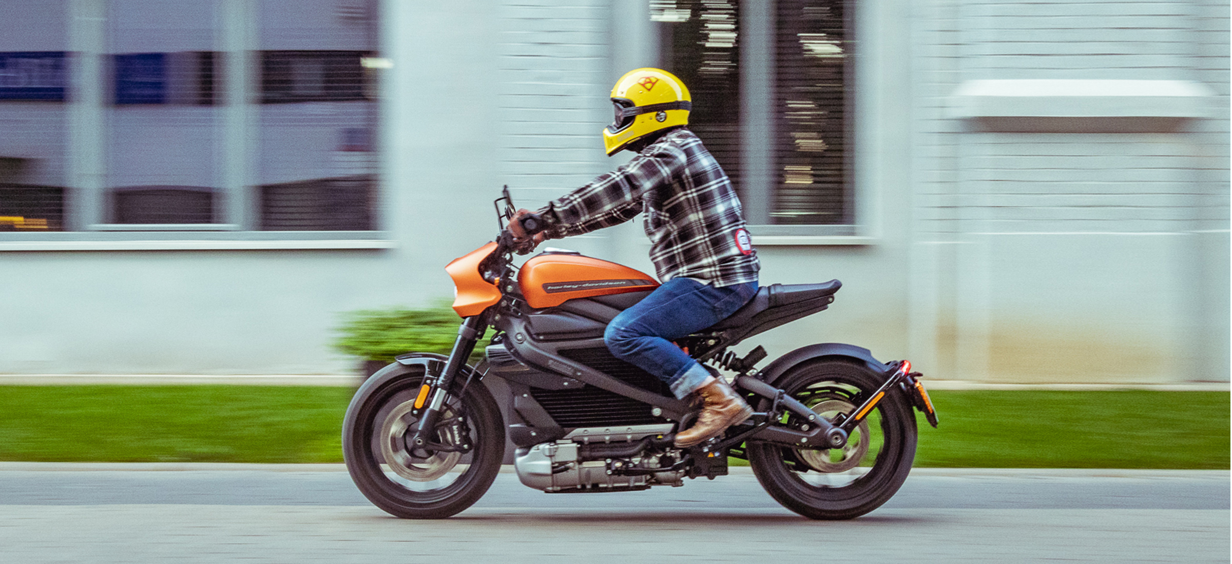 Harley-Davidson LiveWire. Dziwny motocyklista przeprowadził jego test