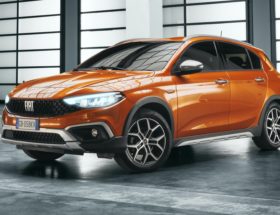Tak wygląda odświeżony Fiat Tipo. I&#8230; Fiat Tipo Cross
