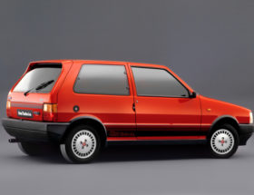 Fiat Uno Turbo obchodzi urodziny. Minęło 35 lat od jego głośnej premiery
