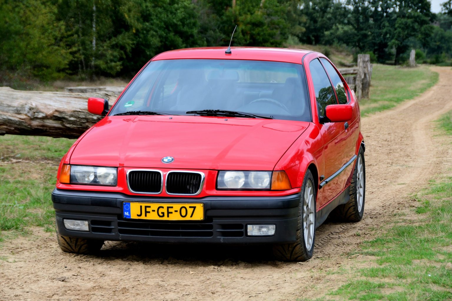 W Holandii można kupić BMW 3 Compact E36. Ktoś wsadził tam