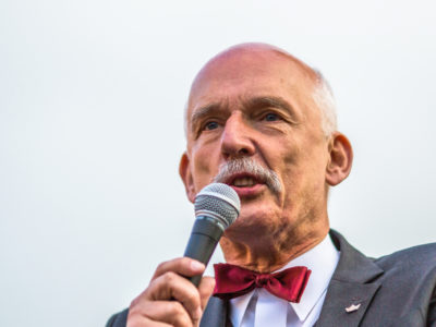 Janusz Korwin-Mikke w momencie kolizji nie miał uprawnień do prowadzenia auta. To znaczy miał, ale nie miał