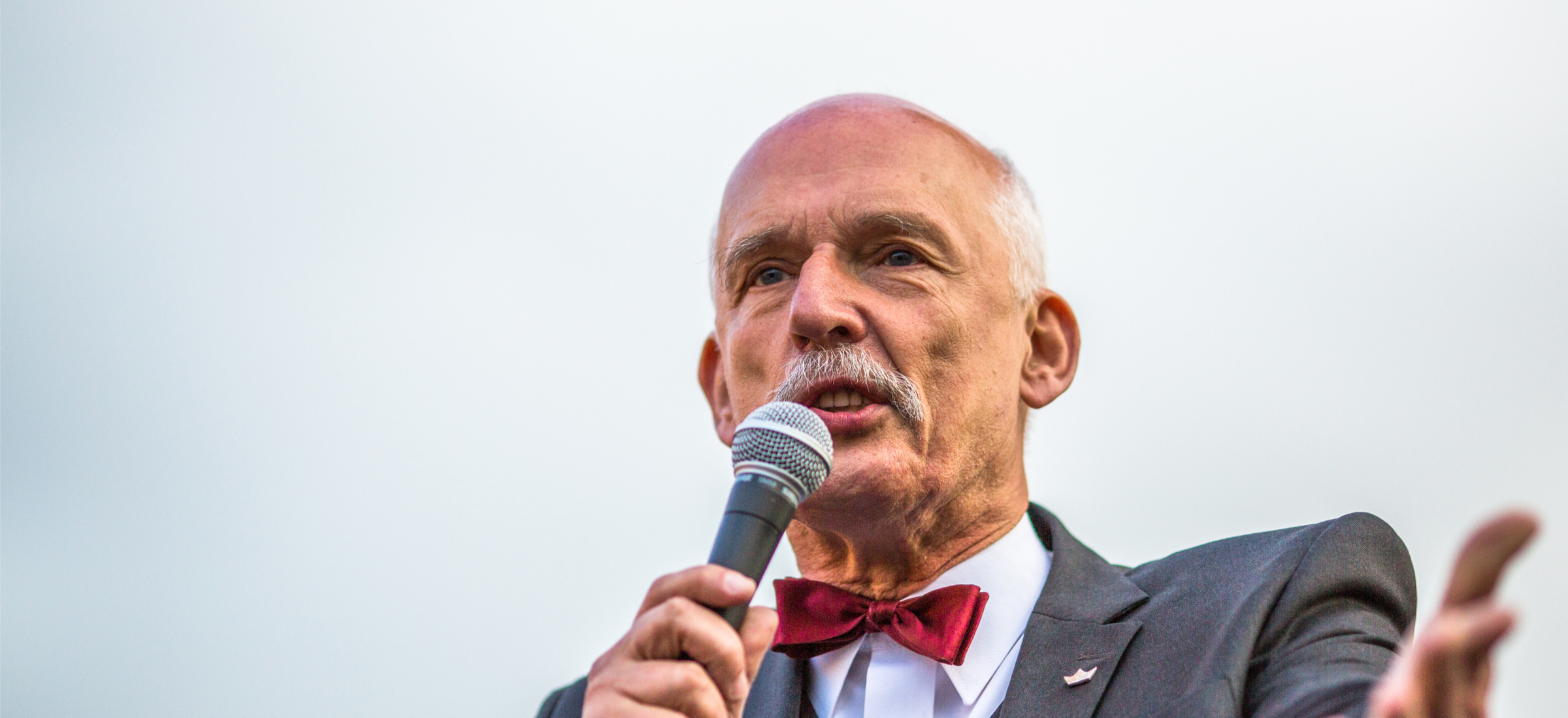 Janusz Korwin-Mikke w momencie kolizji nie miał uprawnień do prowadzenia auta. To znaczy miał, ale nie miał