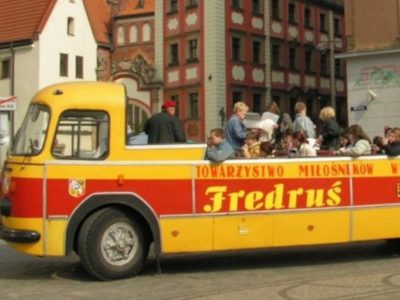 Wrocław restauruje Fredrusia. To unikatowy autobus w wersji cabrio