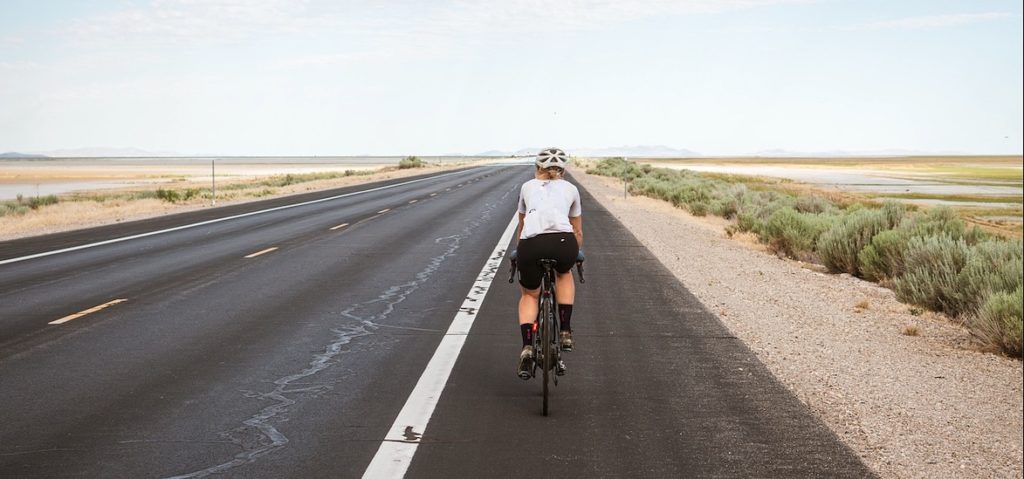 wyprzedzanie rowerzystów odległość jazda rowerem przepisy 2021